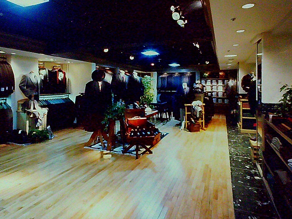 表参道（路面店）店内